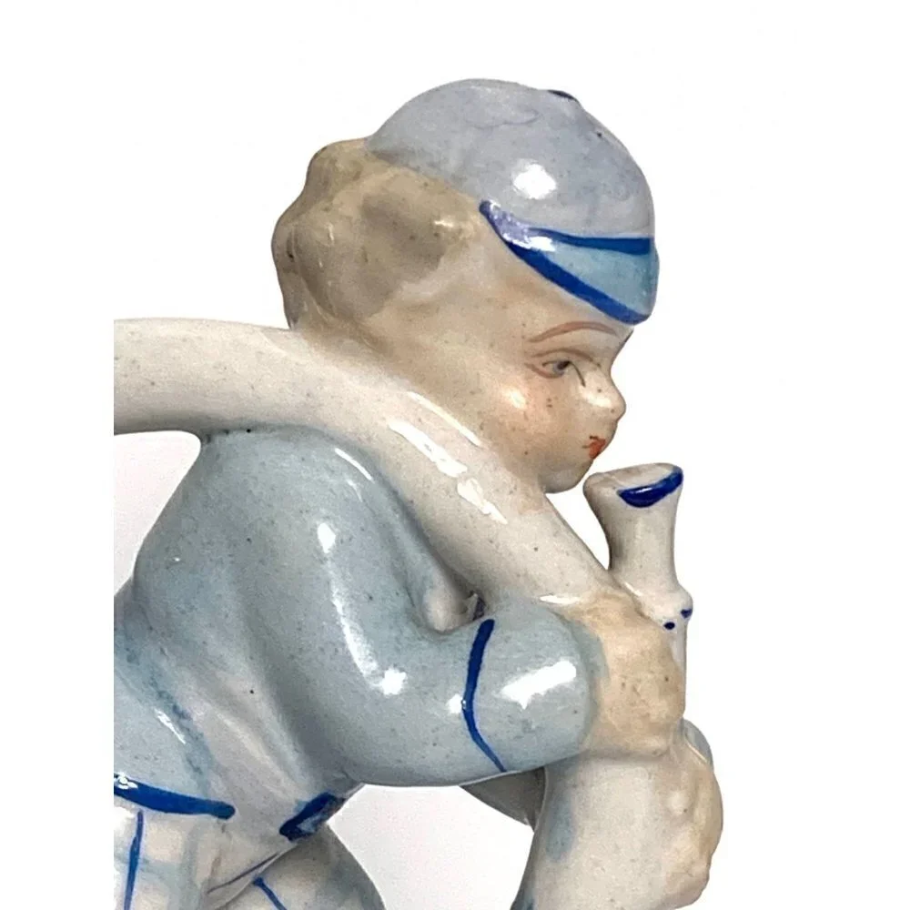 Vintage L and M Inc Blue White Boy Vase - Picture 8 of 9